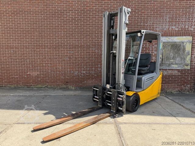 Electric 3-wheel forklift Jungheinrich EFG 220