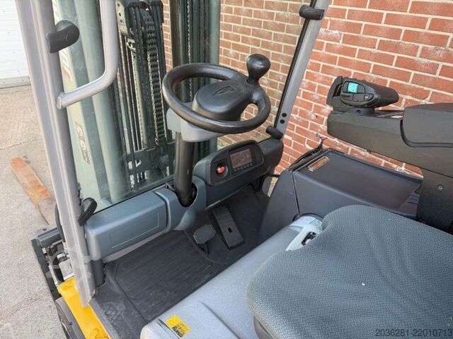 Electric 3-wheel forklift Jungheinrich EFG 220