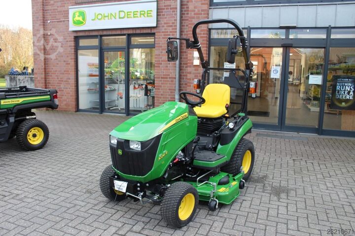 John Deere 1026R John Deere 1026R