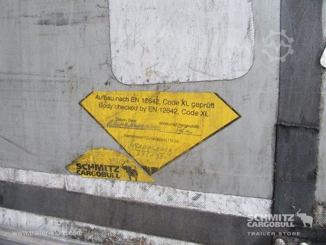 Auflieger mit Pritsche & Plane Schmitz Cargobull Curtainsider Mega Getränke