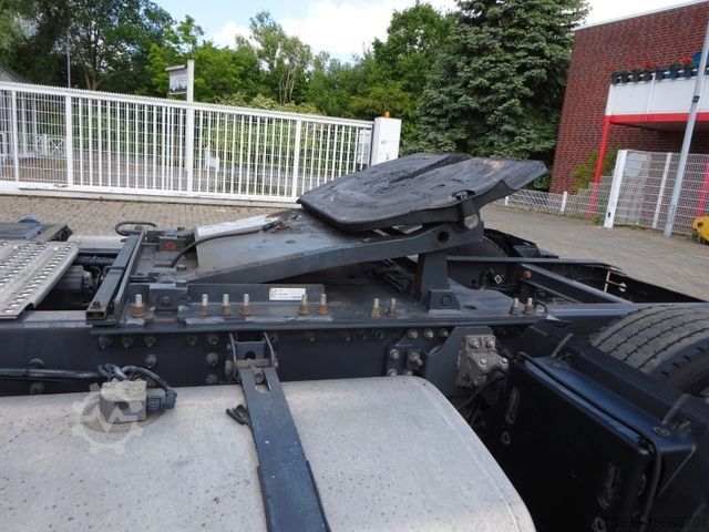 Standard tractor unit RENAULT T 520 Komfort SZM 4x2