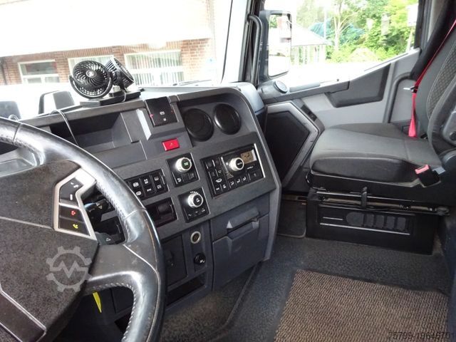 Standard tractor unit RENAULT T 520 Komfort SZM 4x2