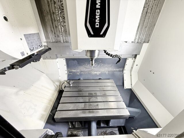 Vertical CNC machining center DMG MORI M1 - Plus - Sinumerik 828D