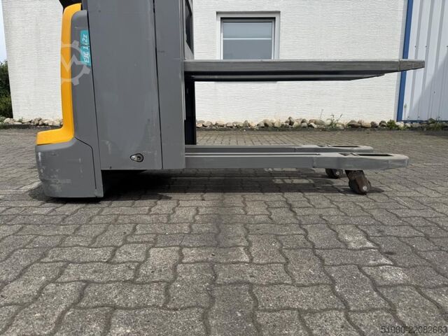 High Lift stacker Jungheinrich EJC112z