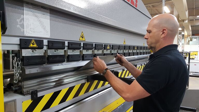Kombinierte Schere-Abkantpresse, 100 t, 3 Achsen  COMBI