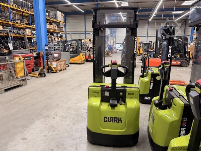High Lift stacker Clark SX 12