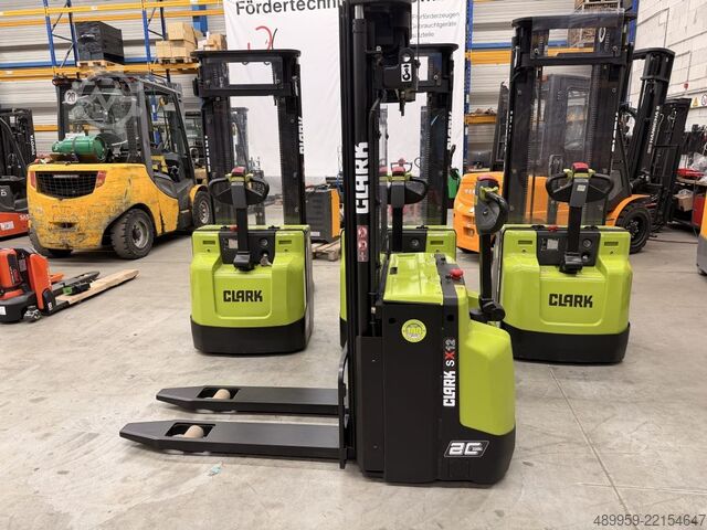 High Lift stacker Clark SX 12