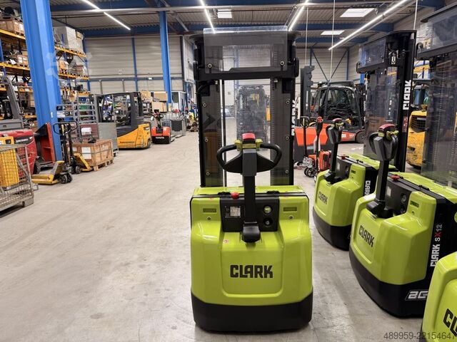 High Lift stacker Clark SX 12