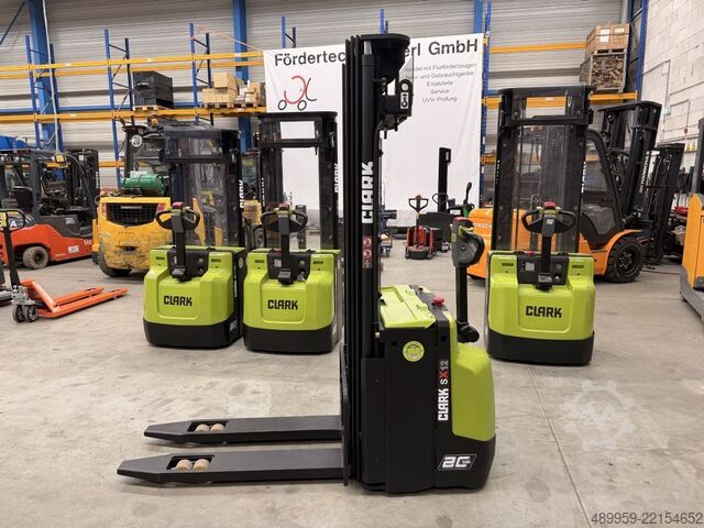 High Lift stacker Clark SX 12