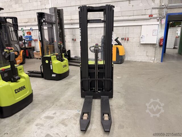 High Lift stacker Clark SX 12