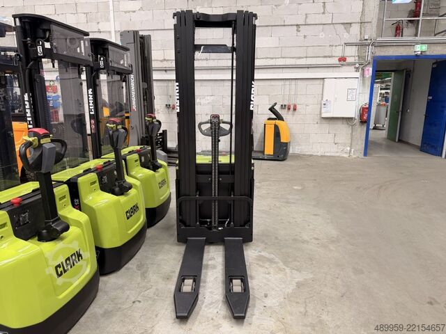 High Lift stacker Clark SX 12