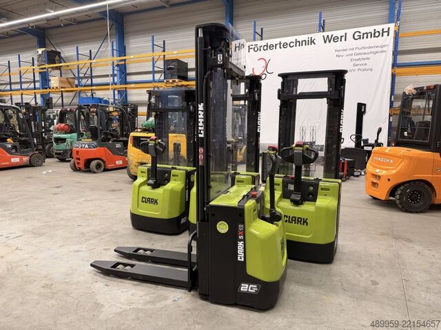 High Lift stacker Clark SX 12