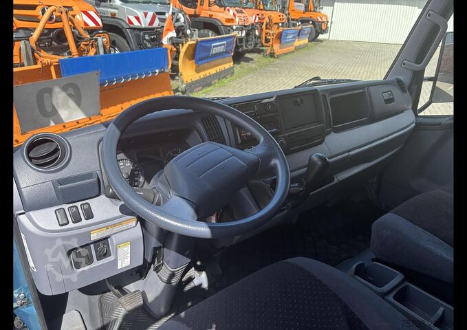 Loading platform FUSO 3C13