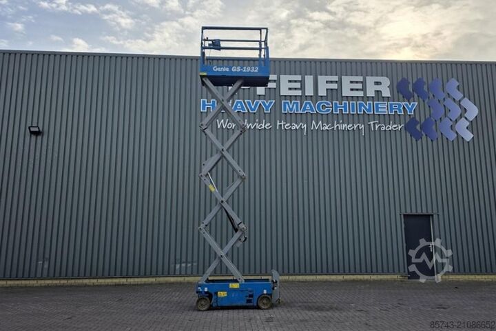 Scherenhebebühne Genie GS1932 Electric, Working Height 7.8 m, 227kg Capac