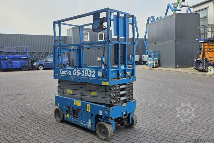 Scherenhebebühne Genie GS1932 Electric, Working Height 7.8 m, 227kg Capac