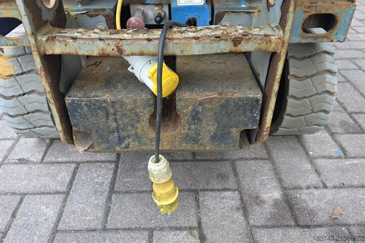 Scherenhebebühne Genie GS1932 Electric, Working Height 7.8 m, 227kg Capac