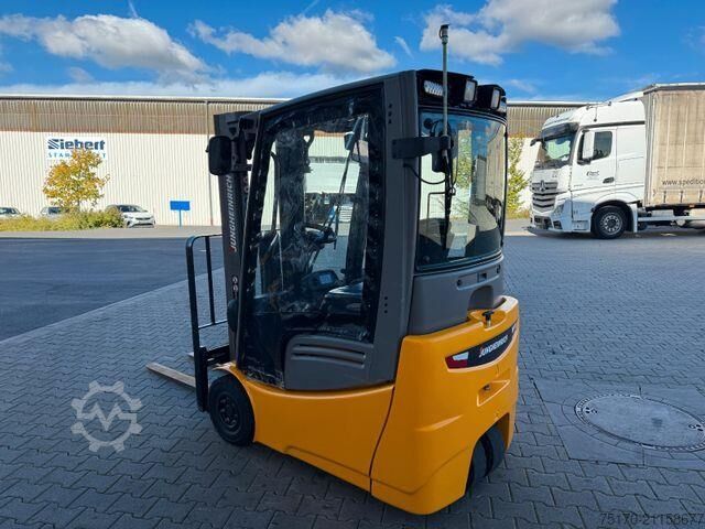 Gabelstapler Jungheinrich EFG 215 / Triplex: 4.25m! / SS / nur 2.865h!