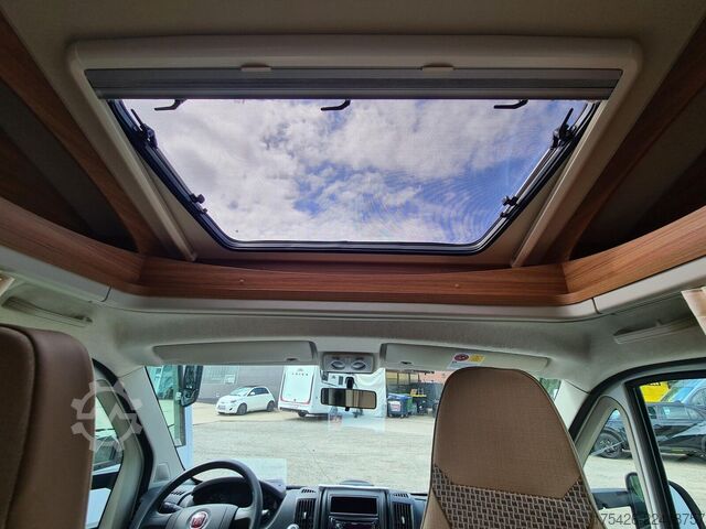 Teilintegriertes Wohnmobil CARADO T 345 *SAT + TV*Panorama-Dach*Markise*AHK*
