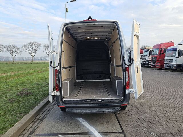 High-roof van MERCEDES-BENZ SPRINTER 314 L2H2 Mbux Euro6 AC!