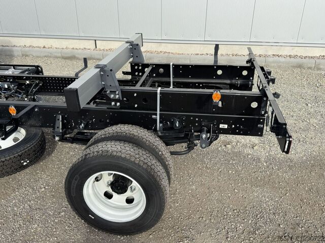 Other ISUZU M30 M DOKA 7-Sitzer  5.2 l 190 PS Radst. 4.475