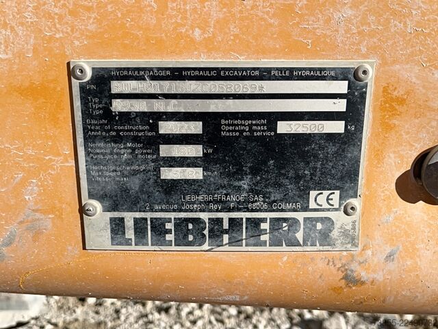 Tracked Excavator Liebherr R 930 NLC