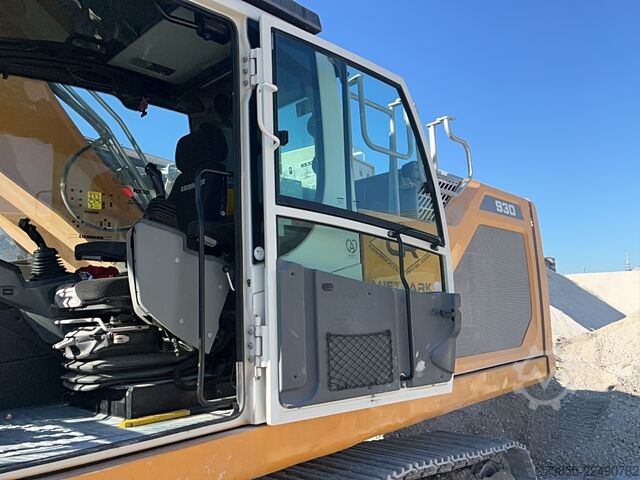 Tracked Excavator Liebherr R 930 NLC