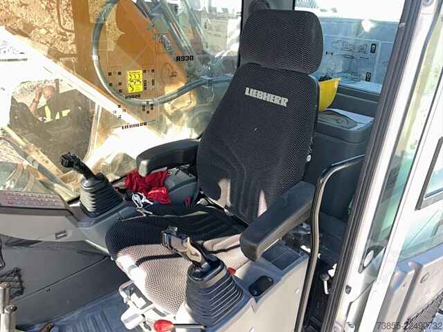 Tracked Excavator Liebherr R 930 NLC