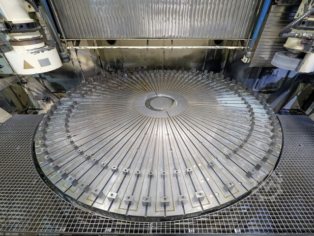 Vertikales CNC-Präzisions-Schleifzentrum KMT LIDKÖPPING VGG 4000