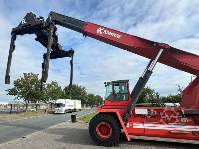 Full-container reach stacker Kalmar DRD450-60C5