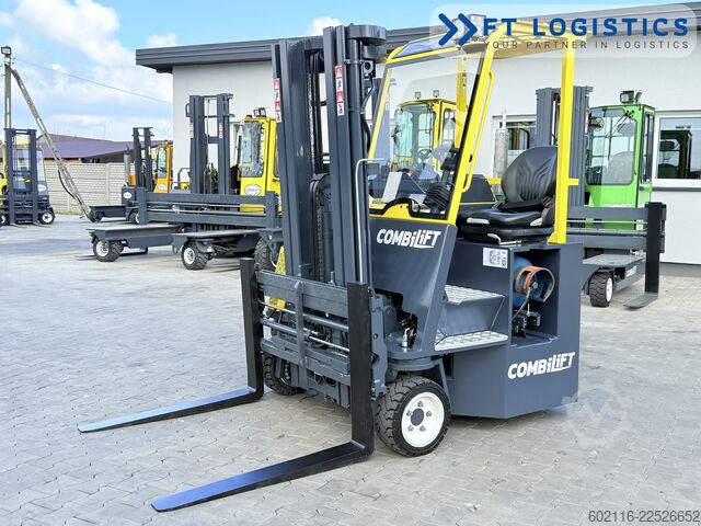 Vierwegestapler Combilift CB2500 GAS TRIPLEX 4900 FORK POSITIONER