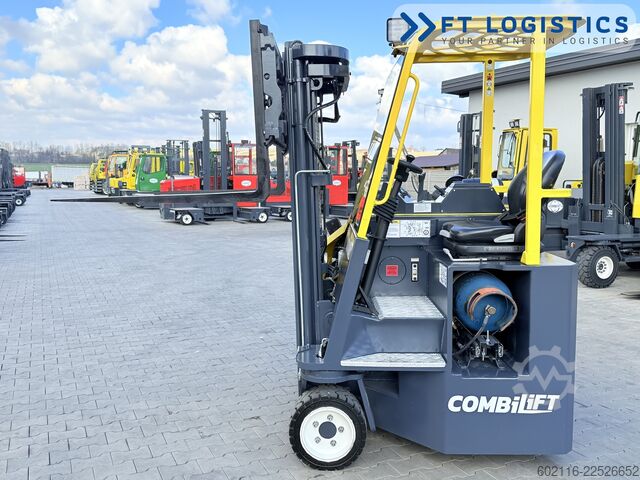 Vierwegestapler Combilift CB2500 GAS TRIPLEX 4900 FORK POSITIONER