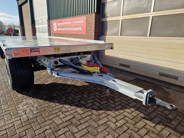Bale trailer CynkoMet Balenwagen