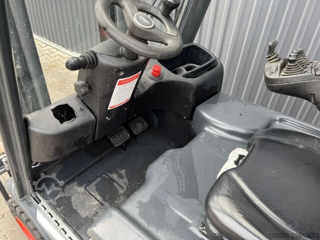 Electric 3-wheel forklift Linde E16-02