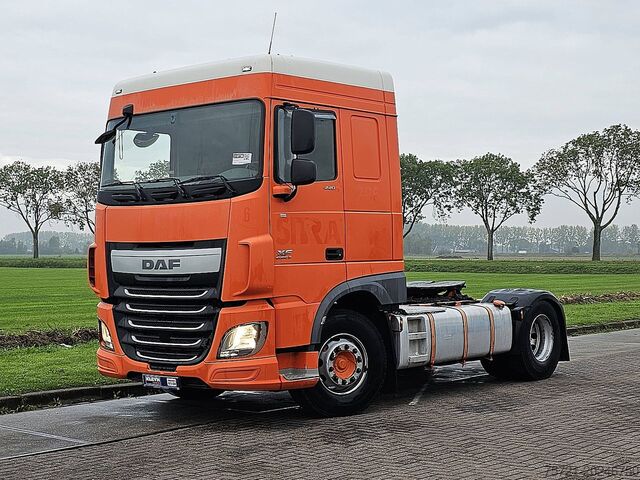 Standard-SZM DAF XF 440 SPACECAB MANUAL