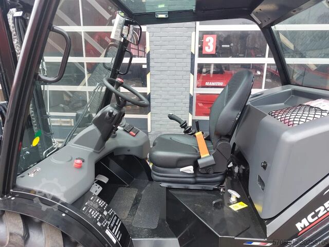 Rough terrain forklift Manitou MC25-4 MC25-4