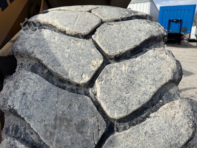 Radlader LIEBHERR L580 Radlader