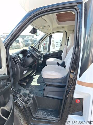 Teilintegriertes Wohnmobil BÜRSTNER Limited T 727 G