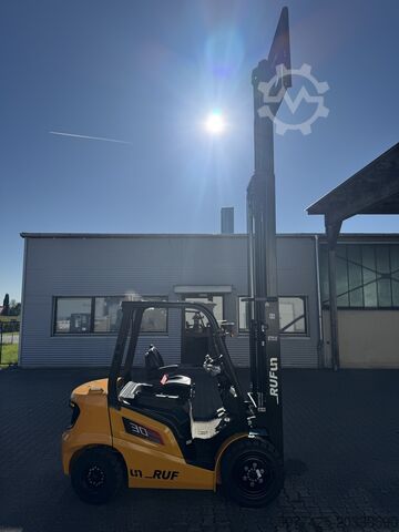 Forklift UN FD30