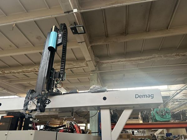 Spritzgießmaschine Sumitomo Demag Demag Systec 350/720-2300