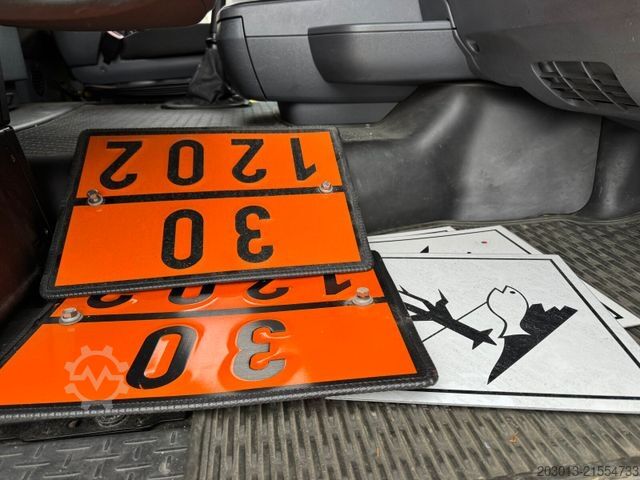 LKW mit Tankaufbau Scania R440