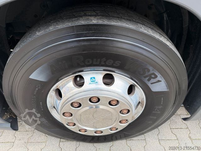 LKW mit Tankaufbau Scania R440