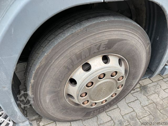 LKW mit Tankaufbau Scania R440