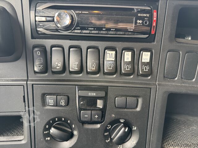 LKW mit Tankaufbau Scania R440