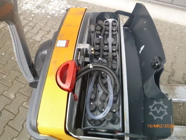 Electric low-lift pallet truck STILL EXU 18