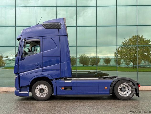 Standard tractor unit VOLVO FH 460 GLOBETROTTER 2x TANKS 811.000 KM TOP COND