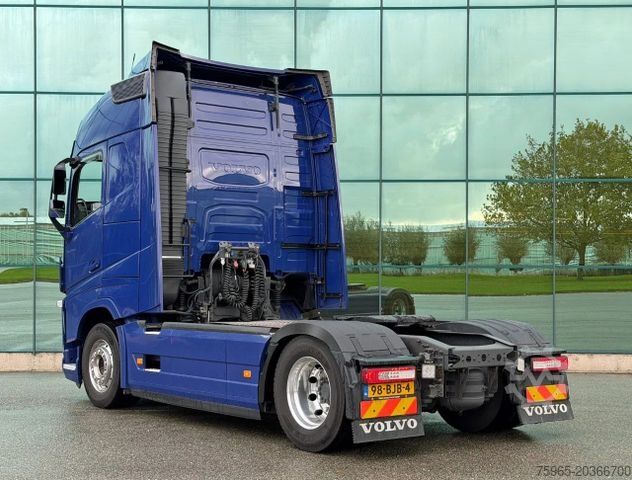 Standard tractor unit VOLVO FH 460 GLOBETROTTER 2x TANKS 811.000 KM TOP COND