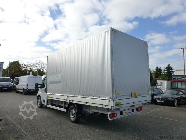 Curtain sider van PEUGEOT Boxer Pritsche Plane Camera 132Kw