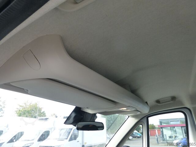 Curtain sider van PEUGEOT Boxer Pritsche Plane Camera 132Kw