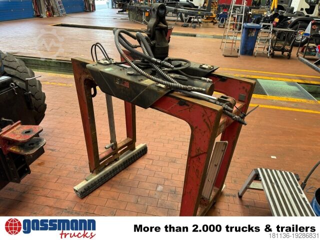 Truck mounted crane Kinshofer KM 332-V-1100 Palettenzange