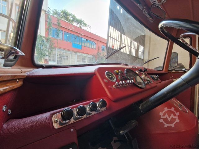 Kleinbus MERCEDES-BENZ Vorgänger Sprinter O 319 Samba mit Faltdach AC